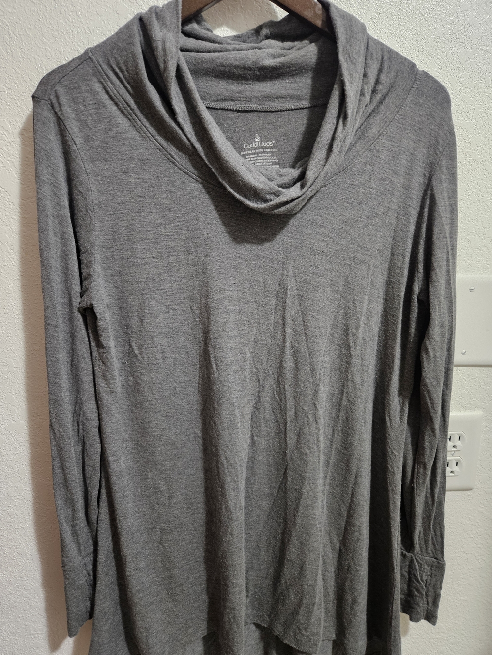 Cowl Neck Long Sleeve Top -Cuddl Duds. Large